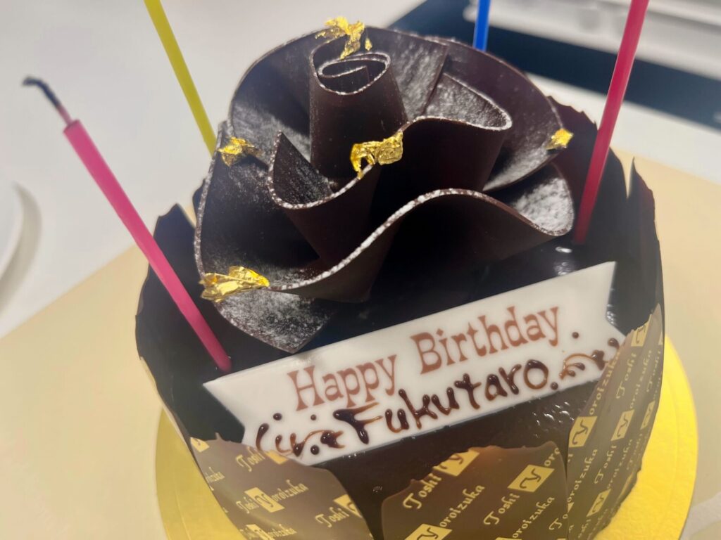 河畑さん33歳の誕生日ケーキ1